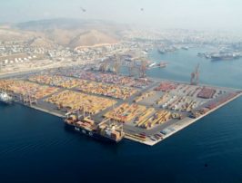 Eργαζόμενοι της Cosco σε απεργία