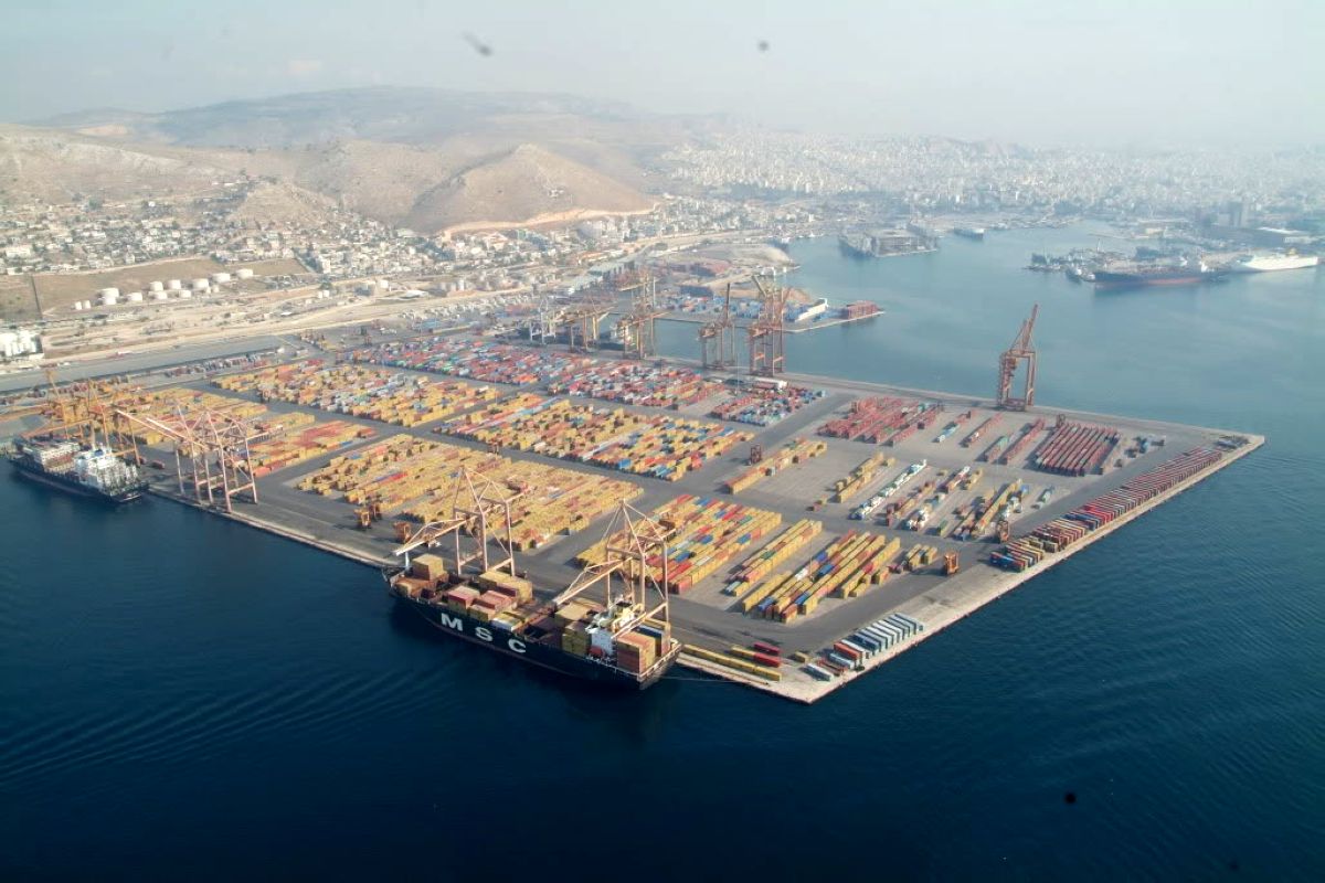 Eργαζόμενοι της Cosco σε απεργία