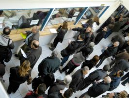 Τα χρέη αυξάνονται μαζικά